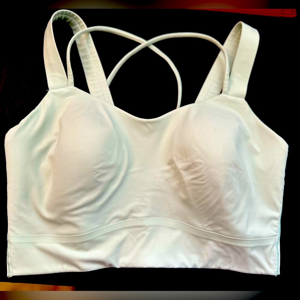 Lululemon size 8 light green/blue sports bra, no pads. Good condition!